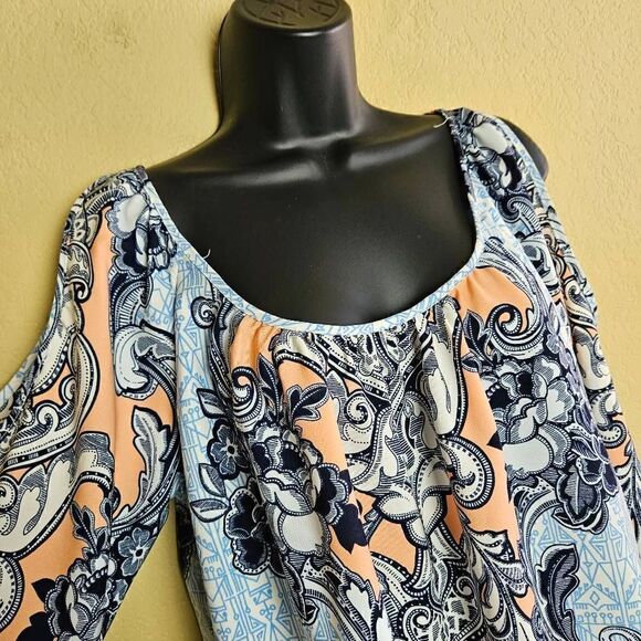 Gibson Latimer Cold Shoulder Top - Picture 3 of 7